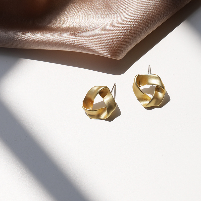 Triangle Tie Eardrop S925 Gold Plated Matte Mini Small Minimalism Earring Retro Earrings Indifference Style Jewelry Accessories 1 5ly O2, Golden
Triangle Tie Eardrop S925 Gold Plated Matte Mini Small Minimalism Earring Retro Earrings Indifference Style Jewelry Accessories 1 5ly O2, Golden