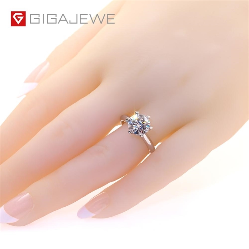 GIGAJEWE 3.0ct 9.0mm EF Round 18K White Gold Plated 925 Silver Moissanite Ring Diamond Test Passed wedding Girlfriend Gift 201113
GIGAJEWE 3.0ct 9.0mm EF Round 18K White Gold Plated 925 Silver Moissanite Ring Diamond Test Passed wedding Girlfriend Gift 201113