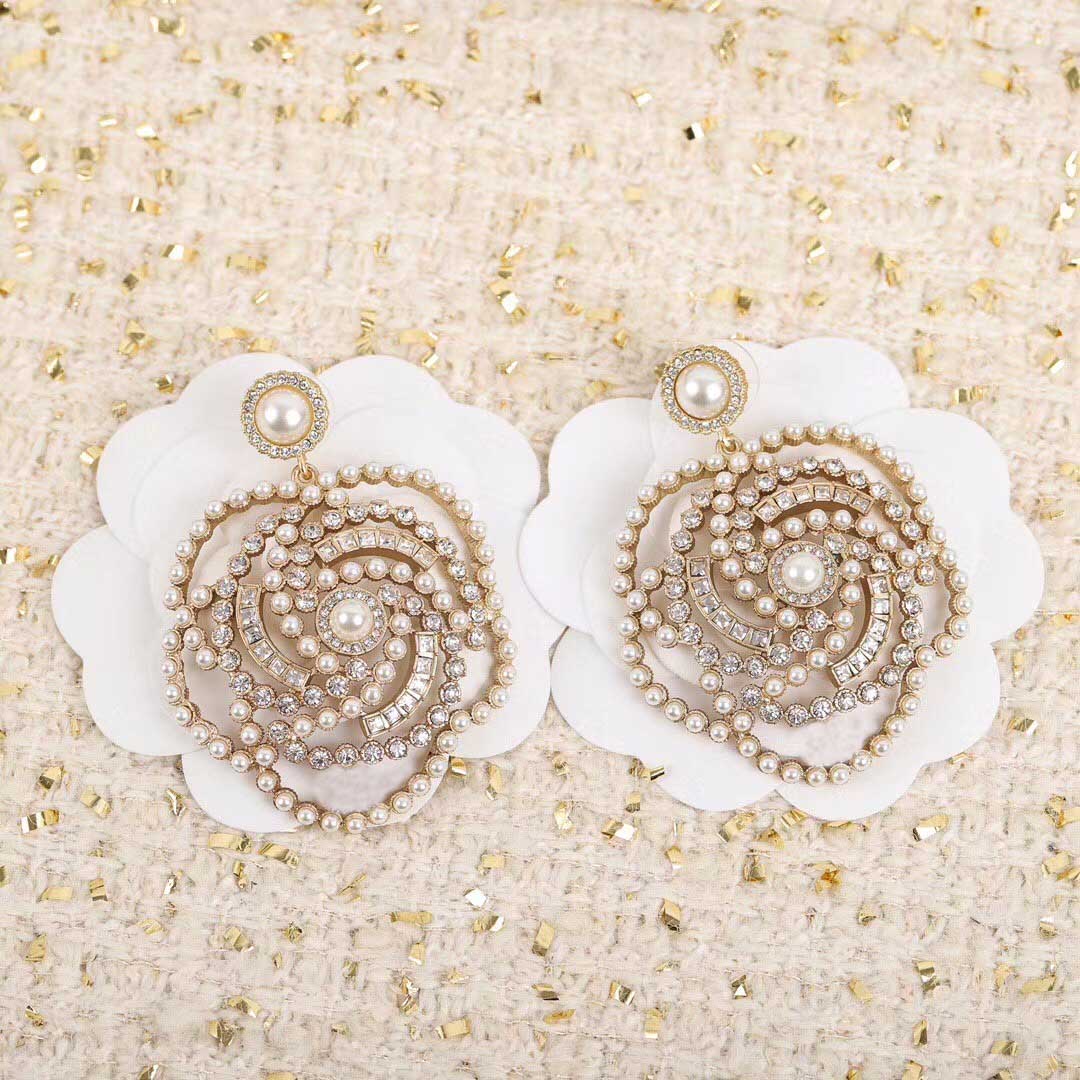 2021 Hot sale drop earring with hollow design and flower diamond pearl decorate women wedding jewelry gift free shipping PS3622, Golden
2021 Hot sale drop earring with hollow design and flower diamond pearl decorate women wedding jewelry gift free shipping PS3622, Golden