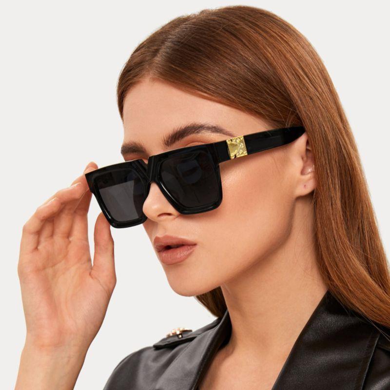 Hot Sale Fashion Square Sunglasses Women Men Classic Brand Designer Female Coating Mirror Flat Panel Lens Sun Glasses UV4001
Hot Sale Fashion Square Sunglasses Women Men Classic Brand Designer Female Coating Mirror Flat Panel Lens Sun Glasses UV4001
