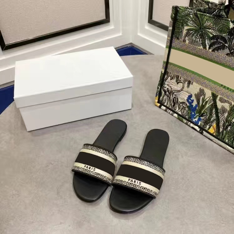 Luxurys Designers Slippers Classic letters home slipper slides High quality women sandals fashion outdoor anti slip waterproof flip flops summer beach shoes nice, No.10
Luxurys Designers Slippers Classic letters home slipper slides High quality women sandals fashion outdoor anti slip waterproof flip flops summer beach shoes nice, No.10