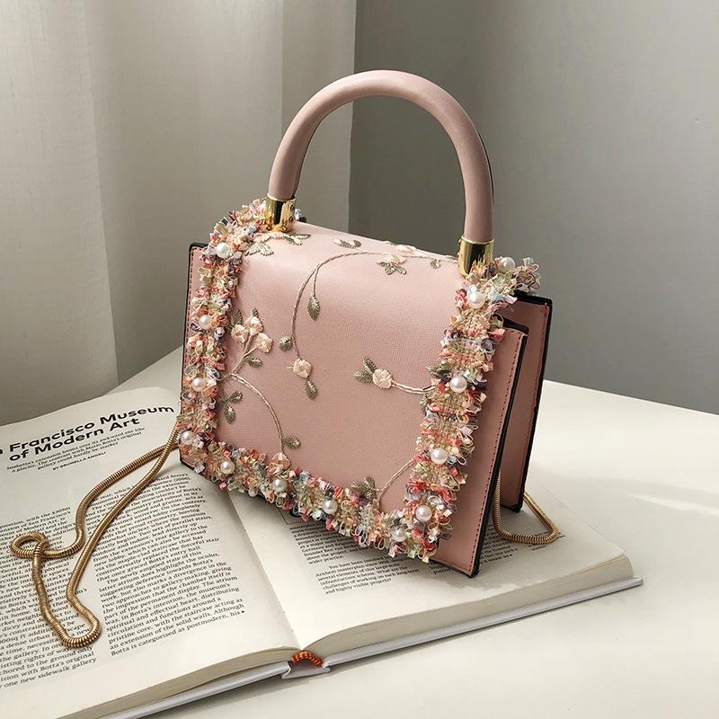 One shoulder women's bag 2021 new Korean fashion leisure simple chain woman clutch bag, Pink
One shoulder women's bag 2021 new Korean fashion leisure simple chain woman clutch bag, Pink