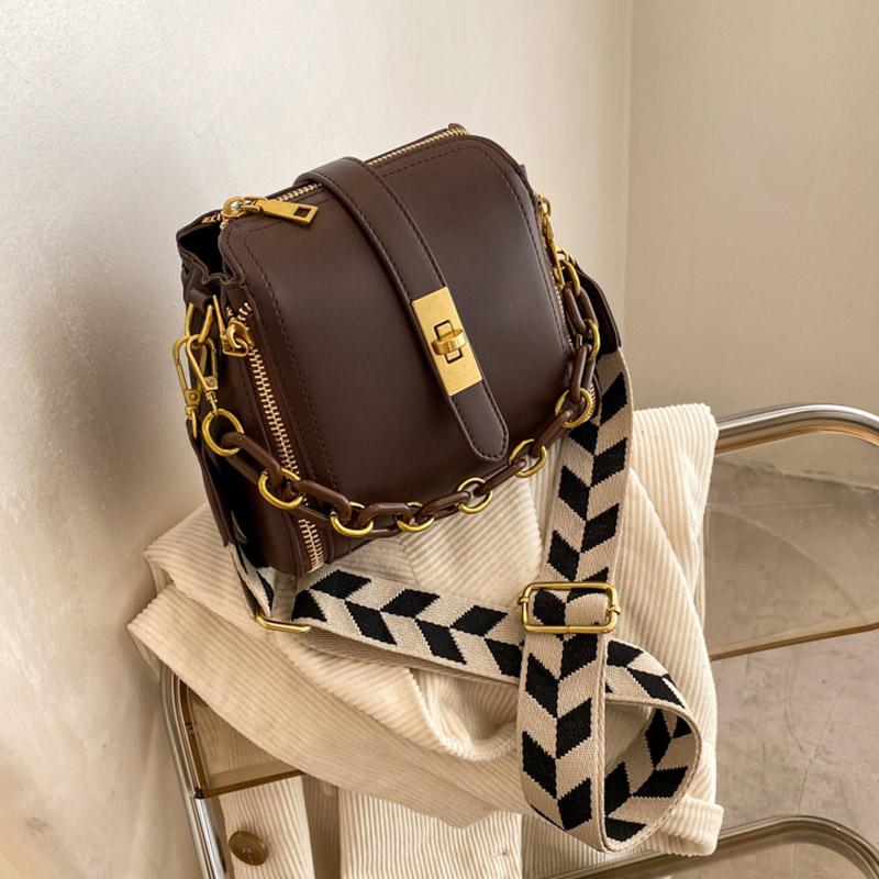 This Year's Popular Bag Women 2021 Hot Sale New Wild Wide Band Shoulder Messenger Bag Fashion Bucket, Black
This Year's Popular Bag Women 2021 Hot Sale New Wild Wide Band Shoulder Messenger Bag Fashion Bucket, Black