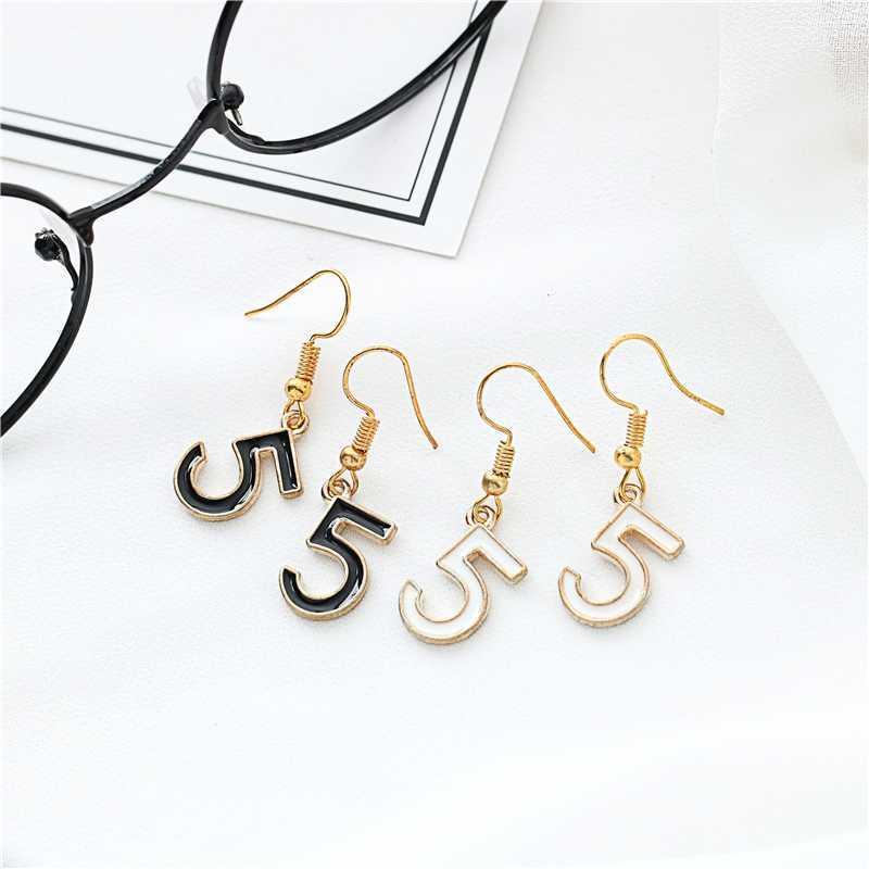 New Arrival Trade Trends letter 5 earrings For Women Fashion Carved Dripping oil Couples Small earring1
New Arrival Trade Trends letter 5 earrings For Women Fashion Carved Dripping oil Couples Small earring1