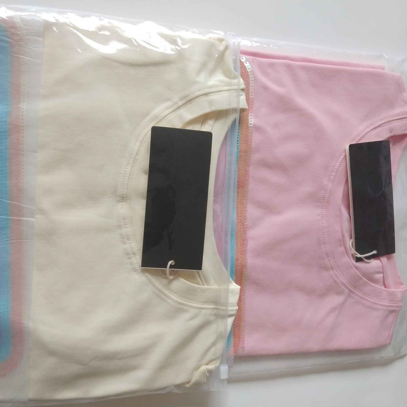 2020 New Women's luxury chest letter bright short sleeve T-shirt fashion designer T-shirt loose women T-shirt free shipping, Rice white
2020 New Women's luxury chest letter bright short sleeve T-shirt fashion designer T-shirt loose women T-shirt free shipping, Rice white