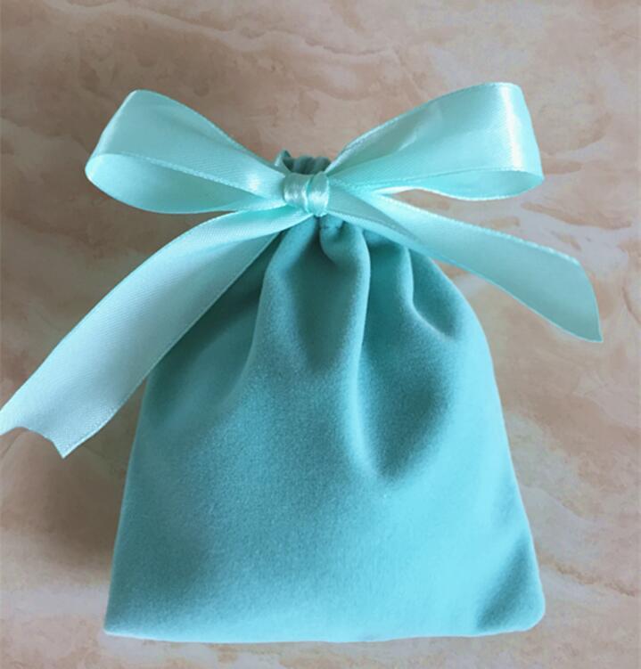 24 pcs Free Shipping Po Blue Pink Gray Flannel Cloth gift Wrap High-end Bag vanilla Drawstring Beam Drawstring Packaging Bag
24 pcs Free Shipping Po Blue Pink Gray Flannel Cloth gift Wrap High-end Bag vanilla Drawstring Beam Drawstring Packaging Bag