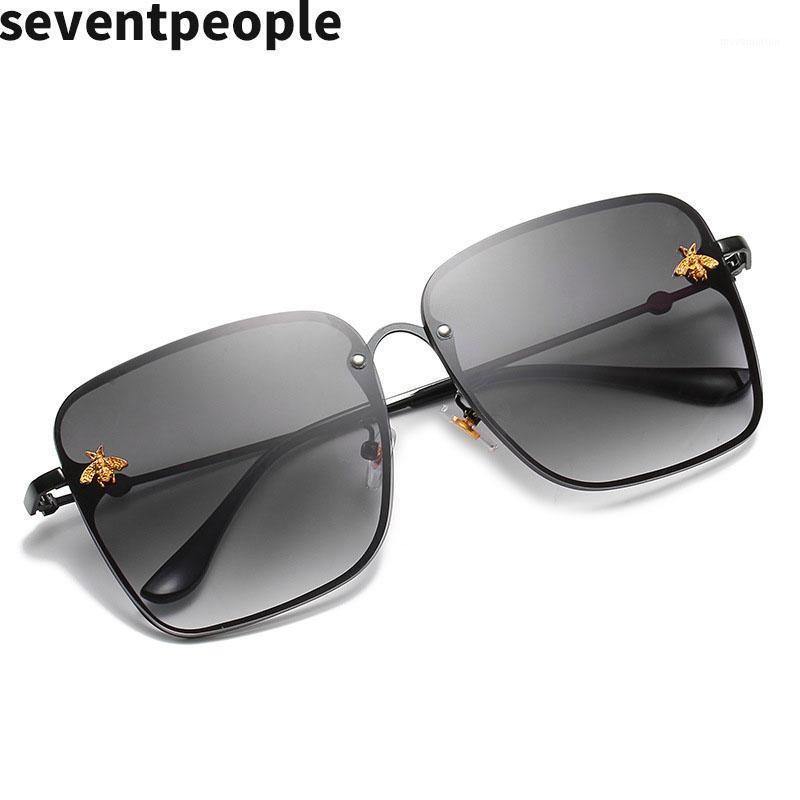 2020 Oversized Square Sunglasses Women Metal Frame Classic Brand Design Lens Special Bee Logo Lunettes De Soleil1
2020 Oversized Square Sunglasses Women Metal Frame Classic Brand Design Lens Special Bee Logo Lunettes De Soleil1