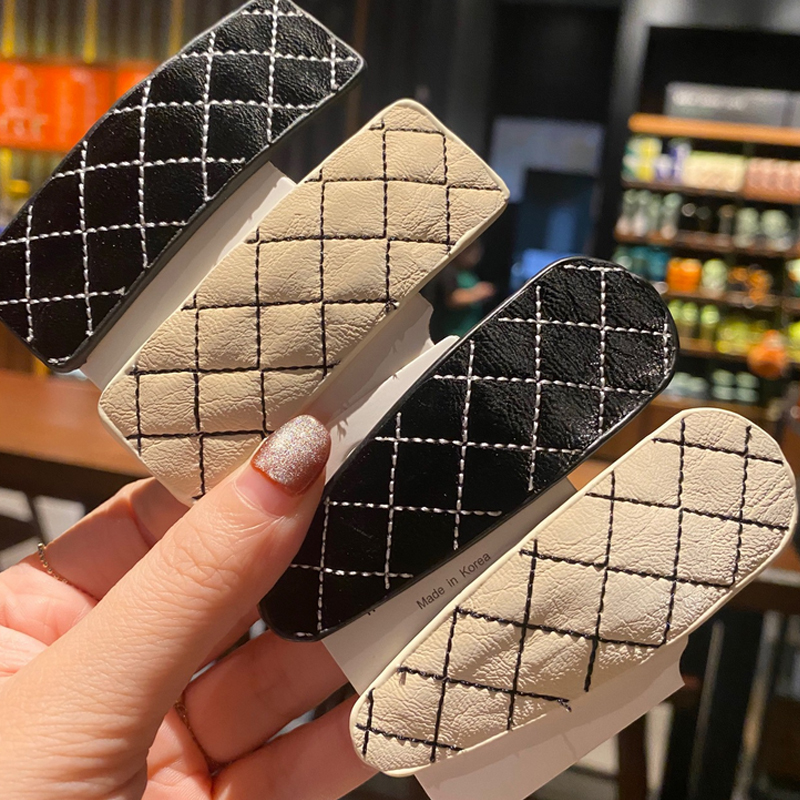 Women Girl Plaid Hair Clip White Black PU Leather Barrettes Fashion Hair Accessories for Gift Party Wholesale Price
Women Girl Plaid Hair Clip White Black PU Leather Barrettes Fashion Hair Accessories for Gift Party Wholesale Price
