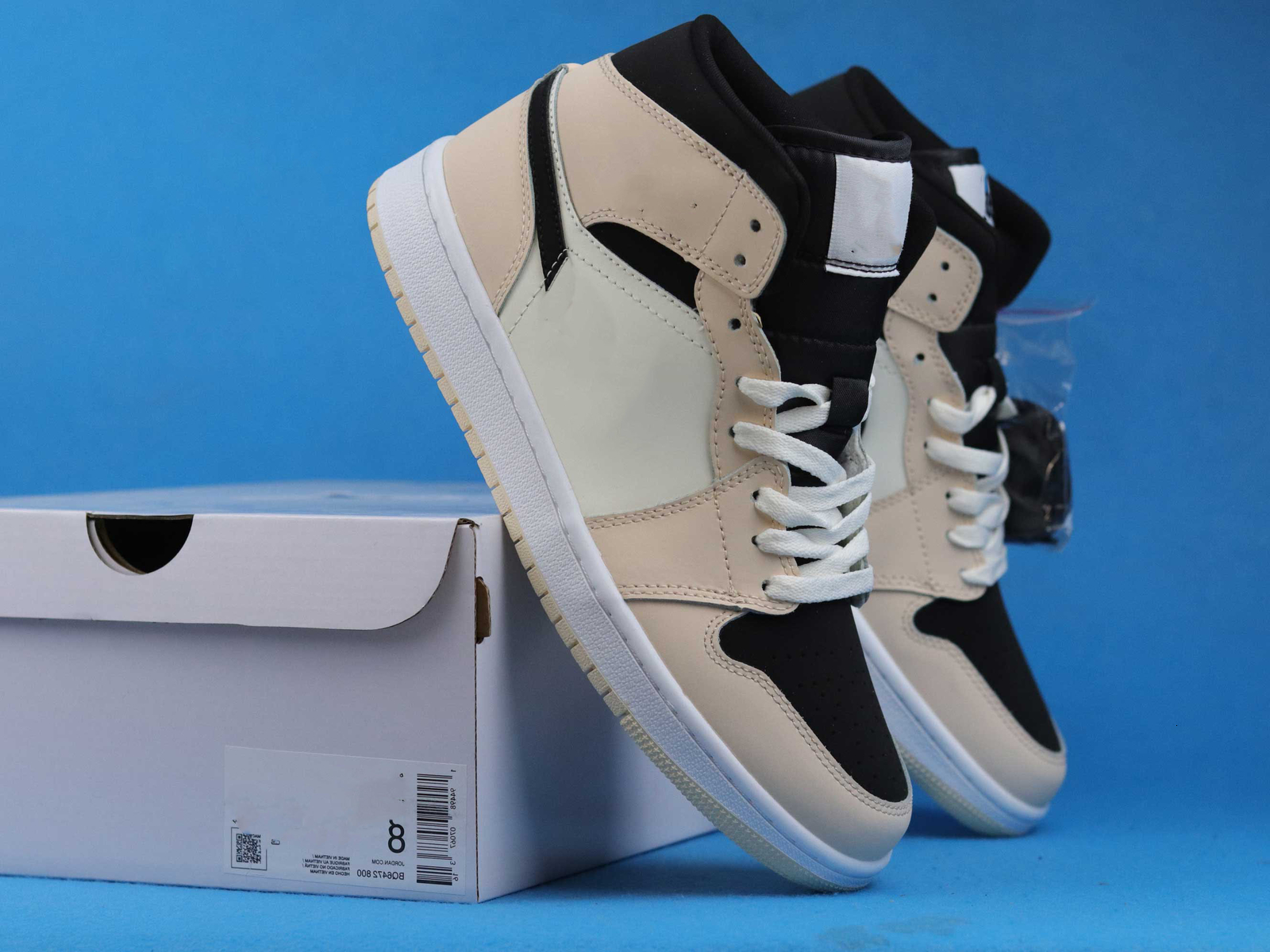 2021 Jupman 1 Mid WMNS Barely Orange Basketball Shoes Milk tea Women Men Fashion Trainers luxurys Designer Sneakers With Box, #1
2021 Jupman 1 Mid WMNS Barely Orange Basketball Shoes Milk tea Women Men Fashion Trainers luxurys Designer Sneakers With Box, #1