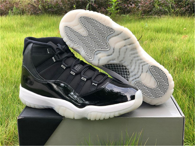 2020 11 High Silver Eyelets Jubilee 25th Anniversary Outdoor Shoes Men 72-10 Black Clear White Metallic Silver Authentic Zapatos With Box
2020 11 High Silver Eyelets Jubilee 25th Anniversary Outdoor Shoes Men 72-10 Black Clear White Metallic Silver Authentic Zapatos With Box