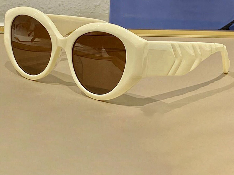 0809 New Fashion Sunglasses Women cat eye frame Goggles women popular style Top Quality UV 400 Protection high quality with case 0809S
0809 New Fashion Sunglasses Women cat eye frame Goggles women popular style Top Quality UV 400 Protection high quality with case 0809S