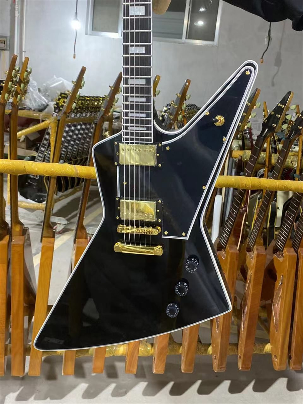 Factory Direct Explore Electric Guitar Version Gold Hardware Mahogany Body Rosewood Fingerboard guitars guitarra
Factory Direct Explore Electric Guitar Version Gold Hardware Mahogany Body Rosewood Fingerboard guitars guitarra