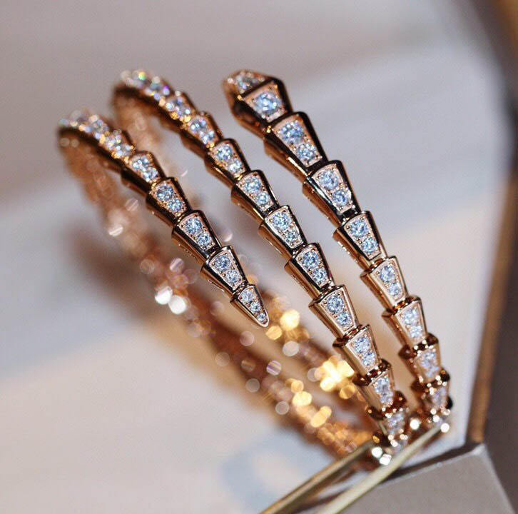 2021 New arrival Luxurious quality punk opened bracelet in three lines with diamond for women wedding jewelry gift free shipping PS8263
2021 New arrival Luxurious quality punk opened bracelet in three lines with diamond for women wedding jewelry gift free shipping PS8263