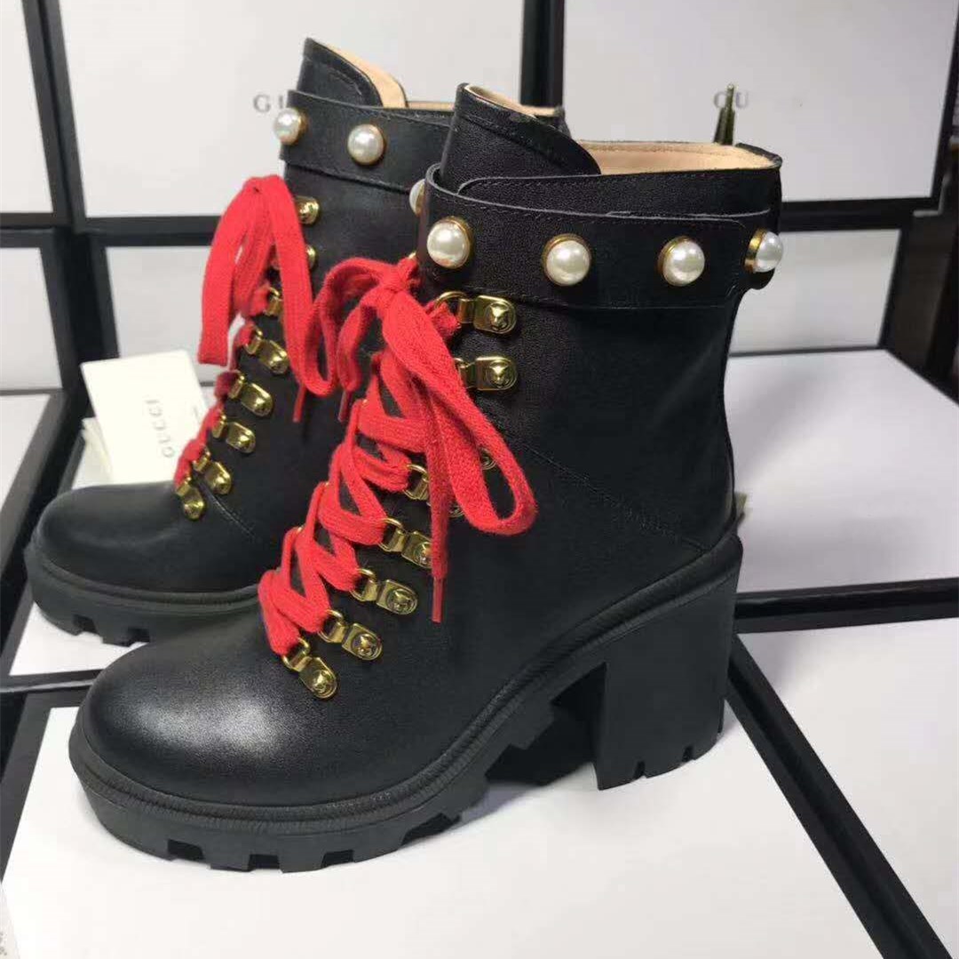 Women Leather Ankle Boots Lace-up Designer Lady Crystals Bee Star Embroidered Black Rubber Sole 6 CM Chunky Boot, Usale
Women Leather Ankle Boots Lace-up Designer Lady Crystals Bee Star Embroidered Black Rubber Sole 6 CM Chunky Boot, Usale