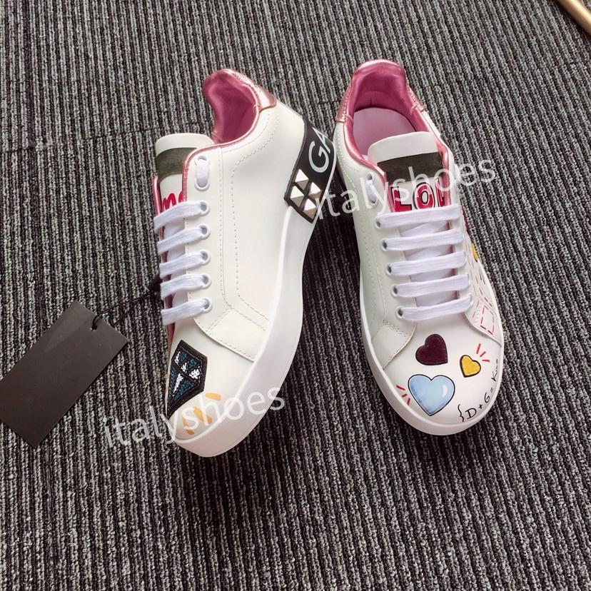 2022 Designer sandal shoes Rhyton Beige Men Trainers Vintage Sneakes slippers women sandals fashion beach flat tcH DGs''DOLC''s''GABBANAs'', 04
2022 Designer sandal shoes Rhyton Beige Men Trainers Vintage Sneakes slippers women sandals fashion beach flat tcH DGs''DOLC''s''GABBANAs'', 04