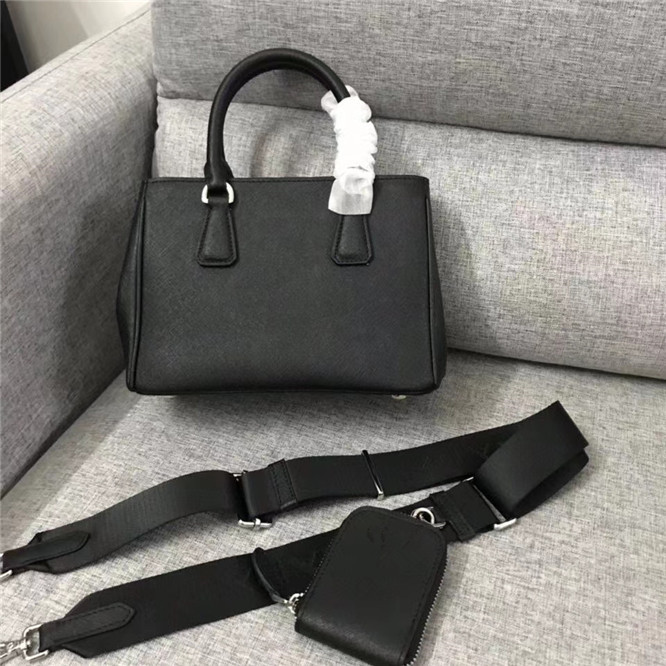 luxurys designers Fashion Handbags Purses Women Tote Brand Genuine Leather Shoulder Bags
luxurys designers Fashion Handbags Purses Women Tote Brand Genuine Leather Shoulder Bags