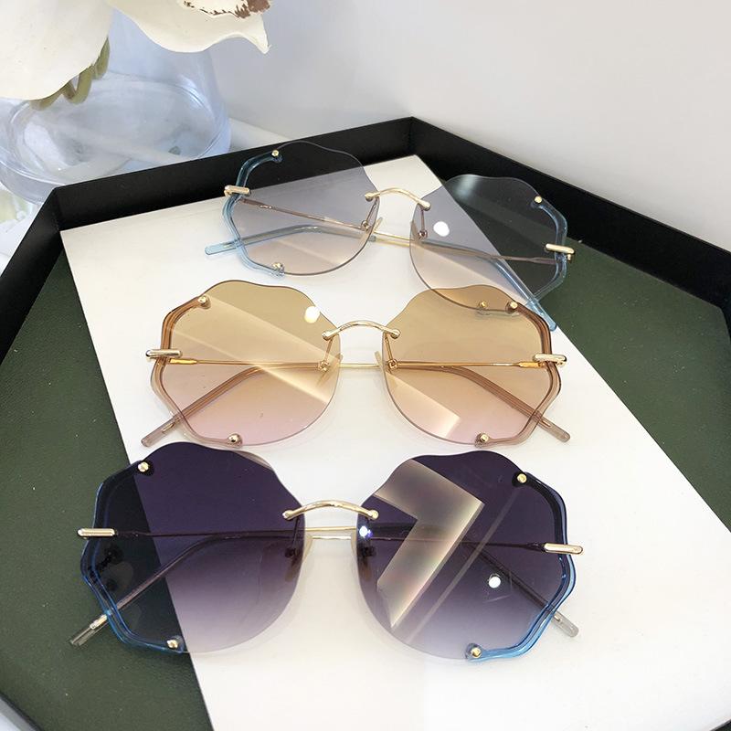 Women Floral Rimless Sunglasses Color Gradient Trend Glasses High Quality Oversized Oval Sun Glasses For Female Men Oculos UV400
Women Floral Rimless Sunglasses Color Gradient Trend Glasses High Quality Oversized Oval Sun Glasses For Female Men Oculos UV400