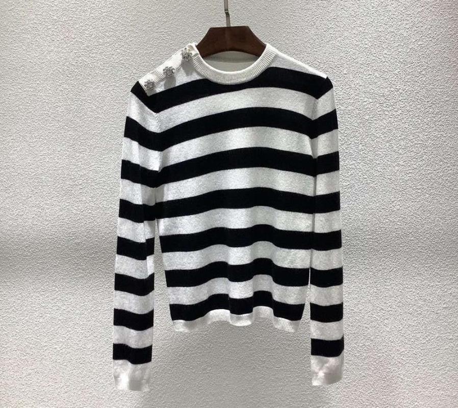 100% Cashmere Brand Fashion Women High Luxury Autumn Winter Vintage New Button Embellished Striped Cashmere Sweater, Black
100% Cashmere Brand Fashion Women High Luxury Autumn Winter Vintage New Button Embellished Striped Cashmere Sweater, Black
