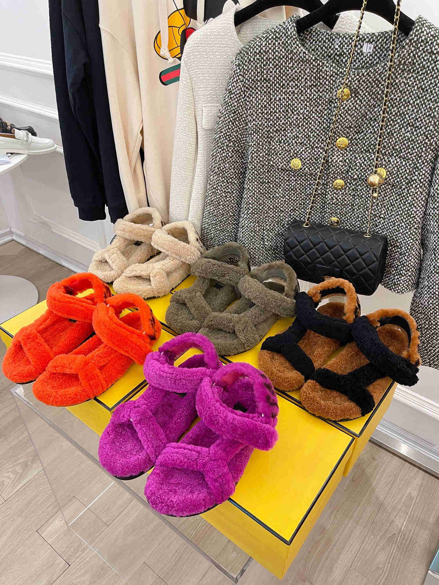 Sandals women slipper slides waterfront brown Fur sandal womens high heels shoes 35-40 with orange box and dust bag, As pic 1 
Sandals women slipper slides waterfront brown Fur sandal womens high heels shoes 35-40 with orange box and dust bag, As pic 1