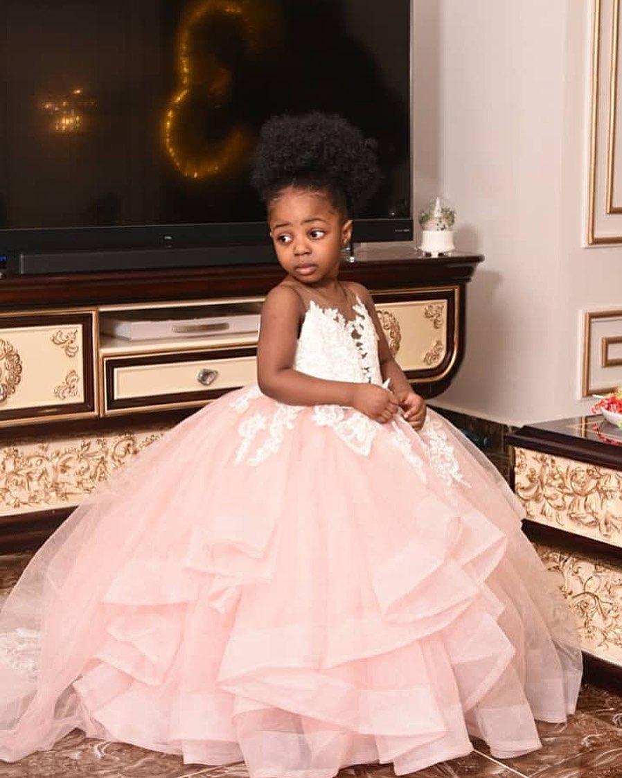 2020 Pink Lace Flower Girl Dresses Sheer Neck Tiers Ball Gown Little Girl Wedding Dresses Cheap Communion Pageant Dresses Gowns F31845