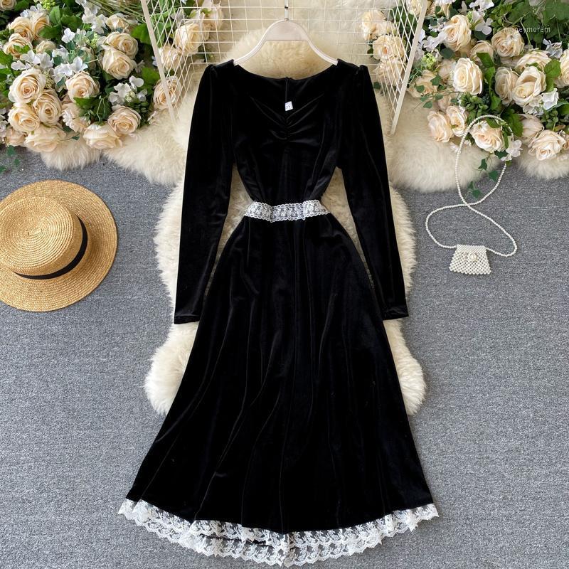 Vintage Women Velour Dress Black Long Sleeve Midi Party Dress Elegant Floral Lace Patchwork Autumn Winter Clothes Vestidos Robe1
Vintage Women Velour Dress Black Long Sleeve Midi Party Dress Elegant Floral Lace Patchwork Autumn Winter Clothes Vestidos Robe1