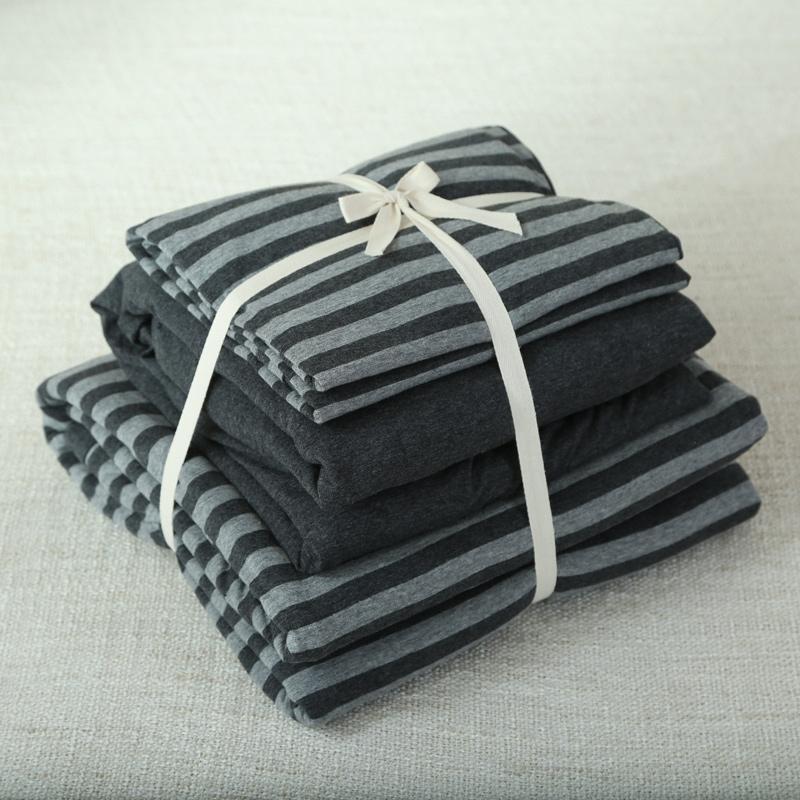 4pcs 100% Cotton Jersey knitted men's Bedroom set Elegant black and grey striped duvet cover with solid color fitted sheet, As pic
4pcs 100% Cotton Jersey knitted men's Bedroom set Elegant black and grey striped duvet cover with solid color fitted sheet, As pic