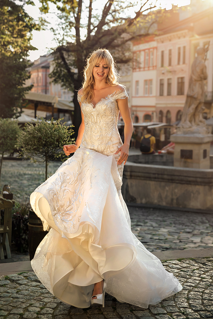 Mermaid Dresses Off Shoulder Sequins Appliques Bridal Gowns Custom Made Button Back Sweep Train Wedding Dress Robes