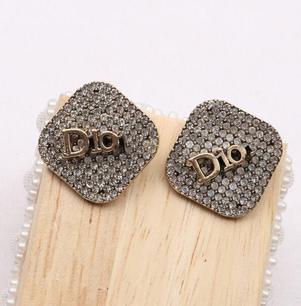 22SS 19color 18K Gold Plated Copper Simple Letter Geometric Flower Charm Earrings Women Luxury High Quality Fashion Lady Crystal Rhinestone Tassel Earring Jewelry
22SS 19color 18K Gold Plated Copper Simple Letter Geometric Flower Charm Earrings Women Luxury High Quality Fashion Lady Crystal Rhinestone Tassel Earring Jewelry