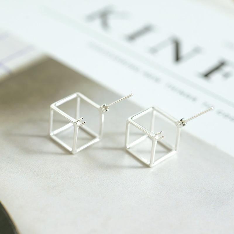 Cube creative perspective geometric earrings s925 sterling silver earrings exaggerated accessories simple personality jewelry
Cube creative perspective geometric earrings s925 sterling silver earrings exaggerated accessories simple personality jewelry
