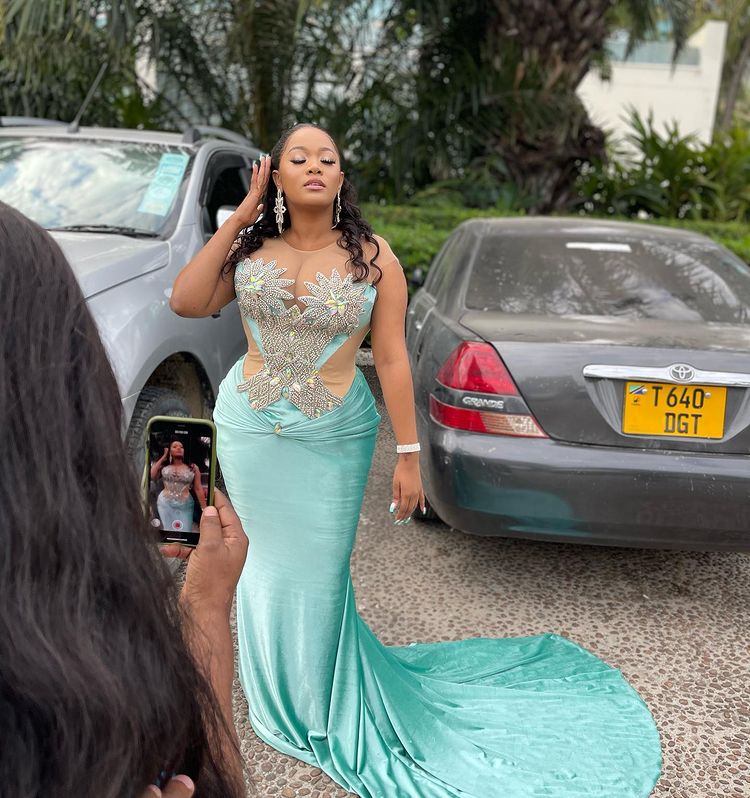 2022 Plus Size Arabic Aso Ebi Crystals Sexy Mermaid Prom Dresses Sheer Neck Velvet Evening Formal Party Second Reception Birthday Engagement Gowns Dre