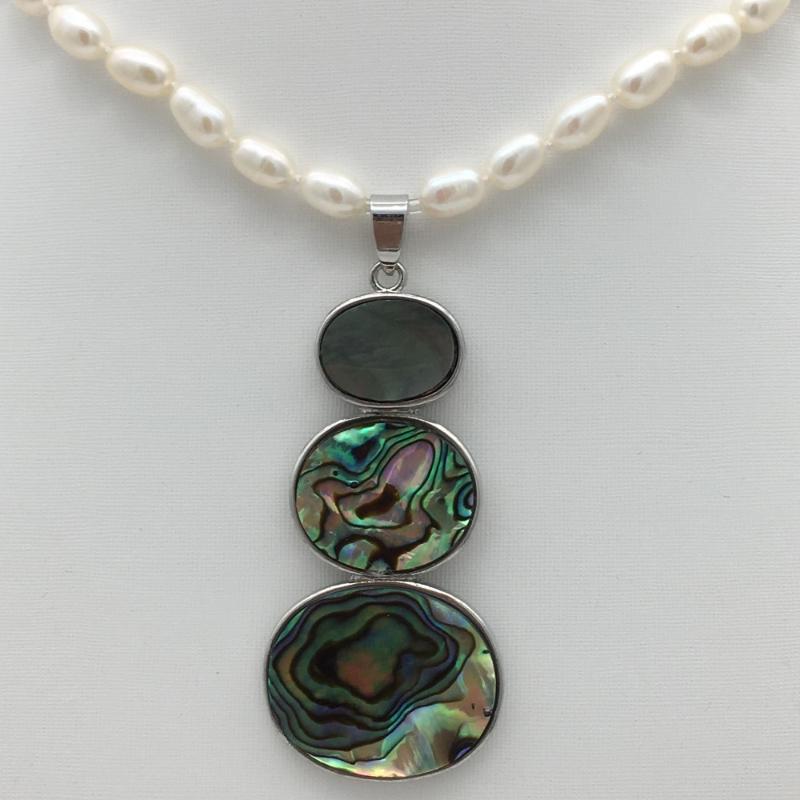 New natural freshwater pearl necklace 5-7NN Abalone shell pendant 27X64MM Tibetan silver clasp
New natural freshwater pearl necklace 5-7NN Abalone shell pendant 27X64MM Tibetan silver clasp