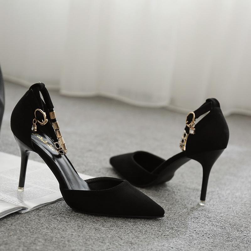 Women's shoes 2021 5CM /6.5CM/8.5CM High-heeled women's stiletto with buckle and pointed shoes in large size, 6.5cm black
Women's shoes 2021 5CM /6.5CM/8.5CM High-heeled women's stiletto with buckle and pointed shoes in large size, 6.5cm black