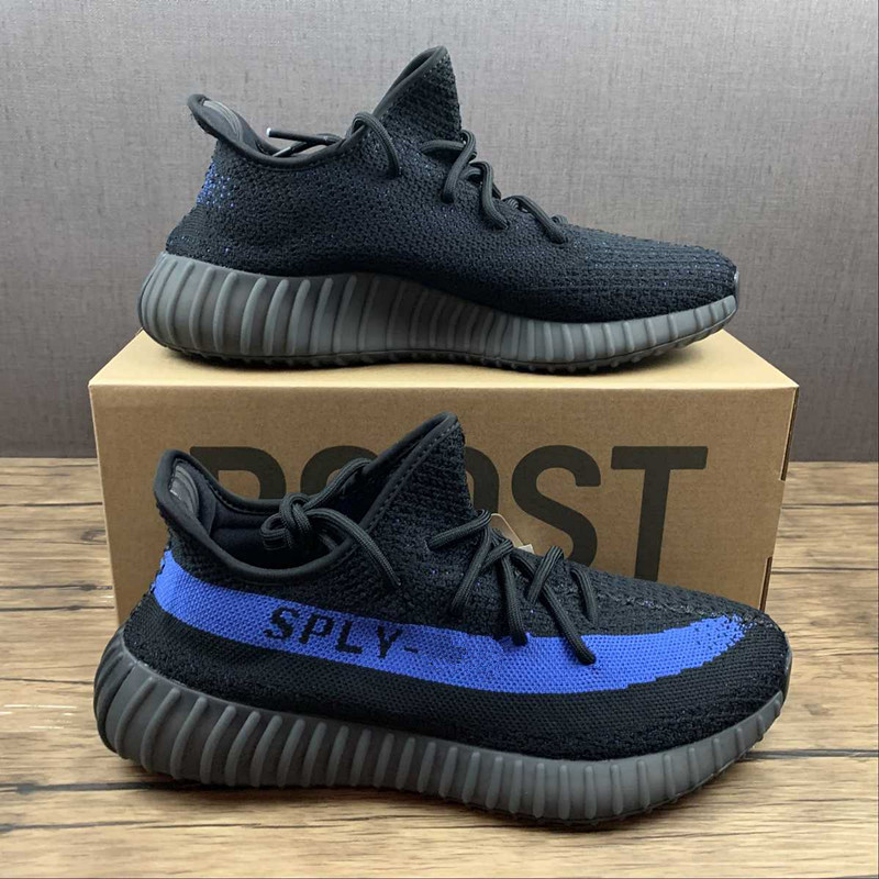 Top Quality Men Women Running Shoes Dazzling Blue Style Stauim Sneakers Outdoor Footwear For Sports Come With Original Box Fast Delivery Size 36-48 
Top Quality Men Women Running Shoes Dazzling Blue Style Stauim Sneakers Outdoor Footwear For Sports Come With Original Box Fast Delivery Size 36-48