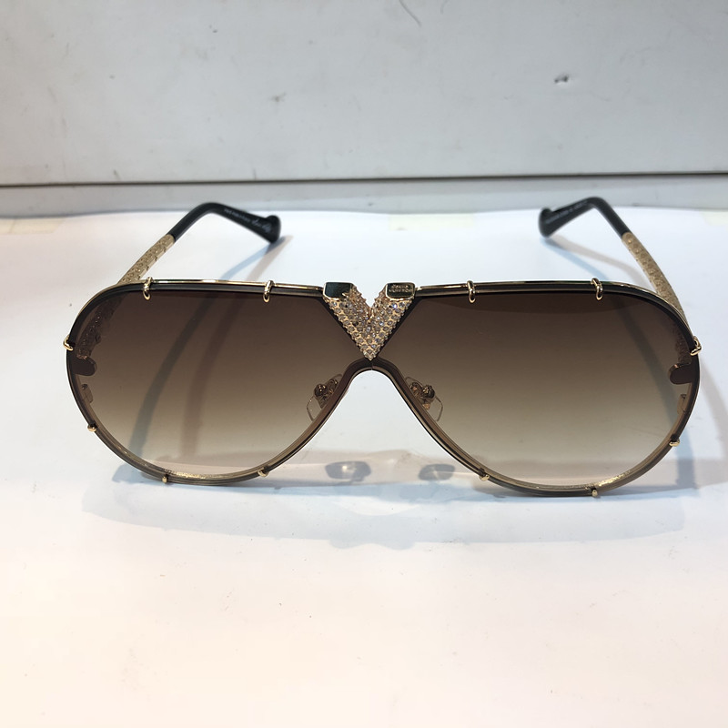 MILLIONAIRE Z1060 Sunglasses With Little Stones Retro Vintage popular Sunglasses Shiny Gold Summer Style Plated Top Quality 1060 with case #
MILLIONAIRE Z1060 Sunglasses With Little Stones Retro Vintage popular Sunglasses Shiny Gold Summer Style Plated Top Quality 1060 with case #