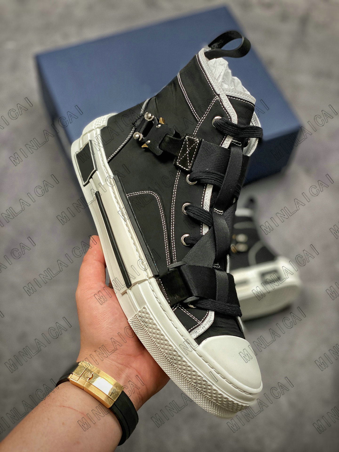 Technical Canvas Denim Buckle B23 High Top Embroidery Sneakers B24 in Oblique Sneakers Mens Trainers Oblique Shoes, Black
Technical Canvas Denim Buckle B23 High Top Embroidery Sneakers B24 in Oblique Sneakers Mens Trainers Oblique Shoes, Black