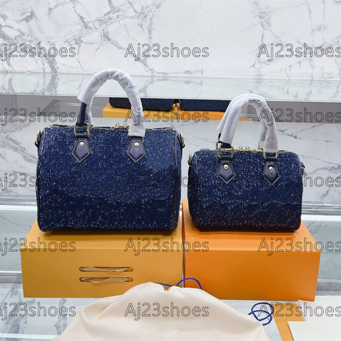 Speedy Bandouliere 25 Cross Body Bag Navy Blue Denim jacquard Double-zip Padlock M59609 Letter Flower Print Vintage Tote Bags designer handbags 25cm, 01
Speedy Bandouliere 25 Cross Body Bag Navy Blue Denim jacquard Double-zip Padlock M59609 Letter Flower Print Vintage Tote Bags designer handbags 25cm, 01