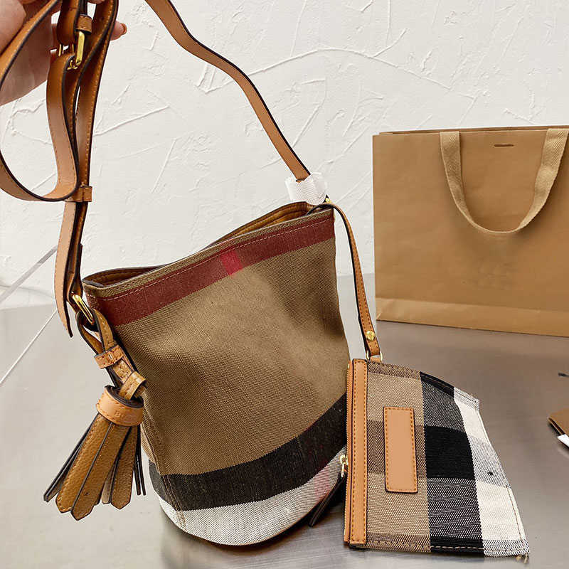 CLASSIC FLOWER top 7a Cotton Hemp Bucket Bag Women Canvas Crosssbody Tote Handbag Classic Check Shoulder Package With Cowhide Leather
CLASSIC FLOWER top 7a Cotton Hemp Bucket Bag Women Canvas Crosssbody Tote Handbag Classic Check Shoulder Package With Cowhide Leather