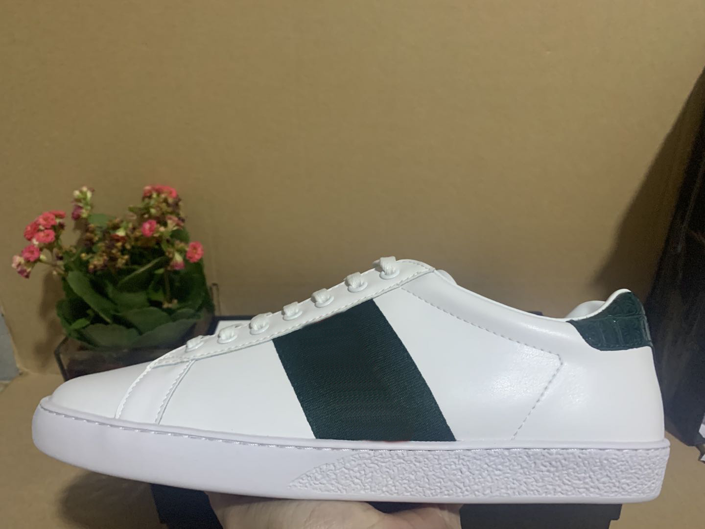 TOP 2021 Best Quality Stripe Designer Shoes ACE Embroidered Mens real Leather Designer Sneakers Woman man Casual ace Shoes, As pic
TOP 2021 Best Quality Stripe Designer Shoes ACE Embroidered Mens real Leather Designer Sneakers Woman man Casual ace Shoes, As pic