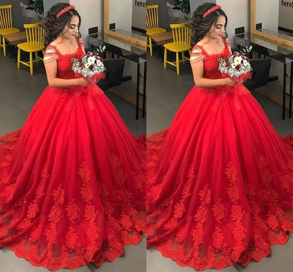 Red Quinceanera Dresses With Lace Applique Spaghetti Straps Tulle Corset Back Beading Custom Made Sweet 16 Formal Pageant Ball Gown Princess Wear 403