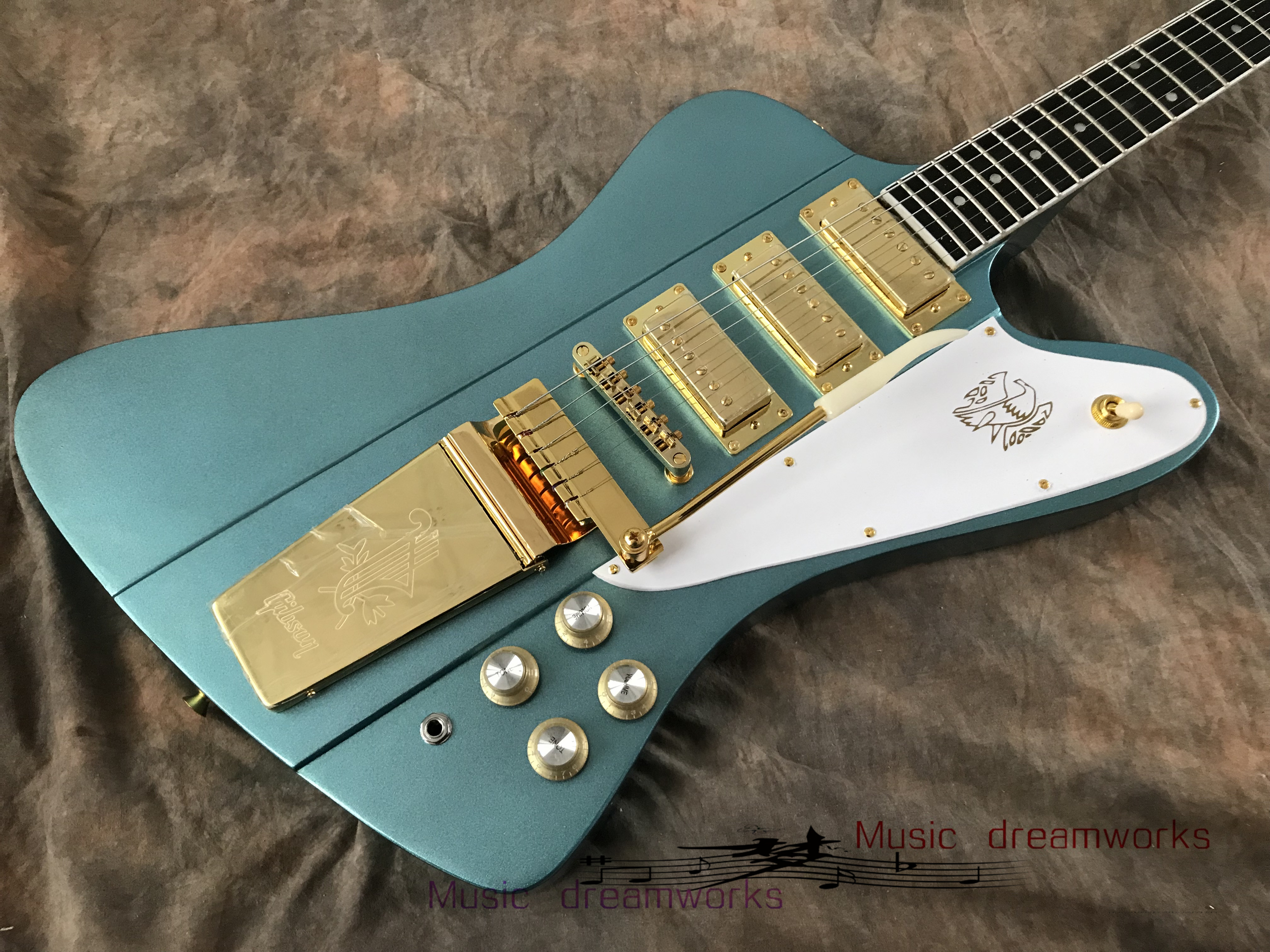 China electric guitar OEM shop electric guitar G Thunderbird guitar High quality Shining metallic blue
China electric guitar OEM shop electric guitar G Thunderbird guitar High quality Shining metallic blue