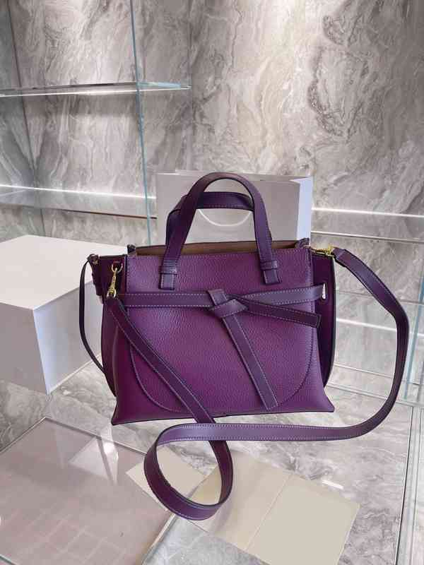 Bags Tote Women Elegant Wallet Handbag Fashion Shoulder Clutch Genuine Leather Brand Designer Crossbody Female Purses 1225
Bags Tote Women Elegant Wallet Handbag Fashion Shoulder Clutch Genuine Leather Brand Designer Crossbody Female Purses 1225