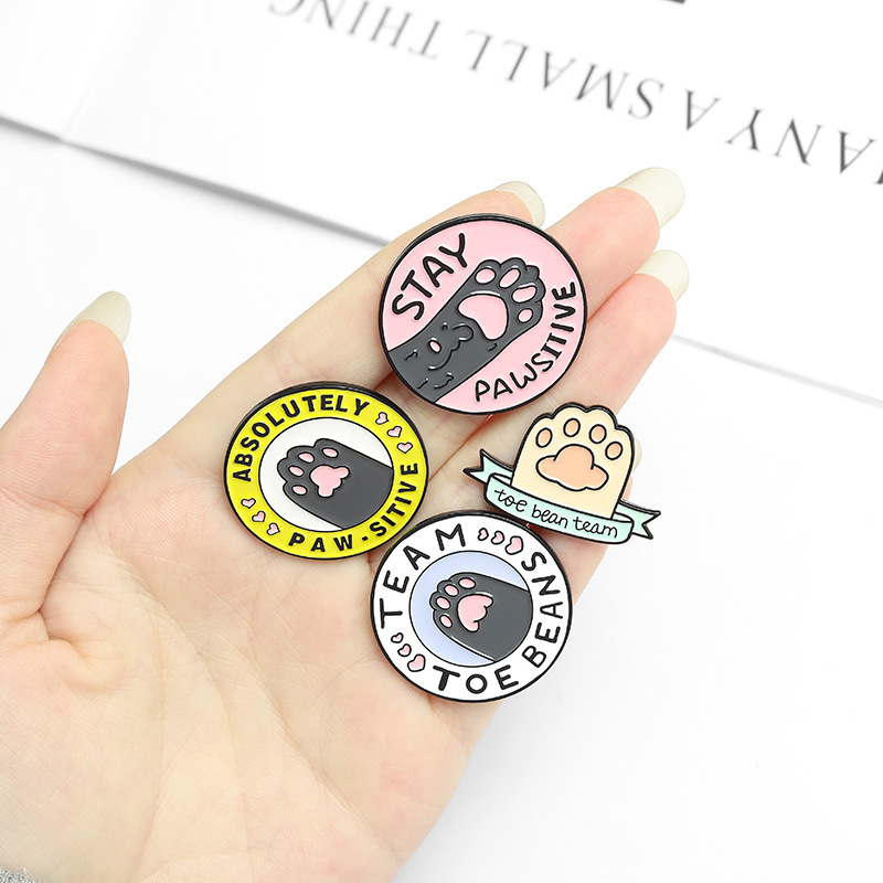 New Cartoon Round Cat Paw Enamel Brooches Fashion Cute Animal Pins Backpack Clothing Badges Metal Jewelry Gifts For Friends Children
New Cartoon Round Cat Paw Enamel Brooches Fashion Cute Animal Pins Backpack Clothing Badges Metal Jewelry Gifts For Friends Children
