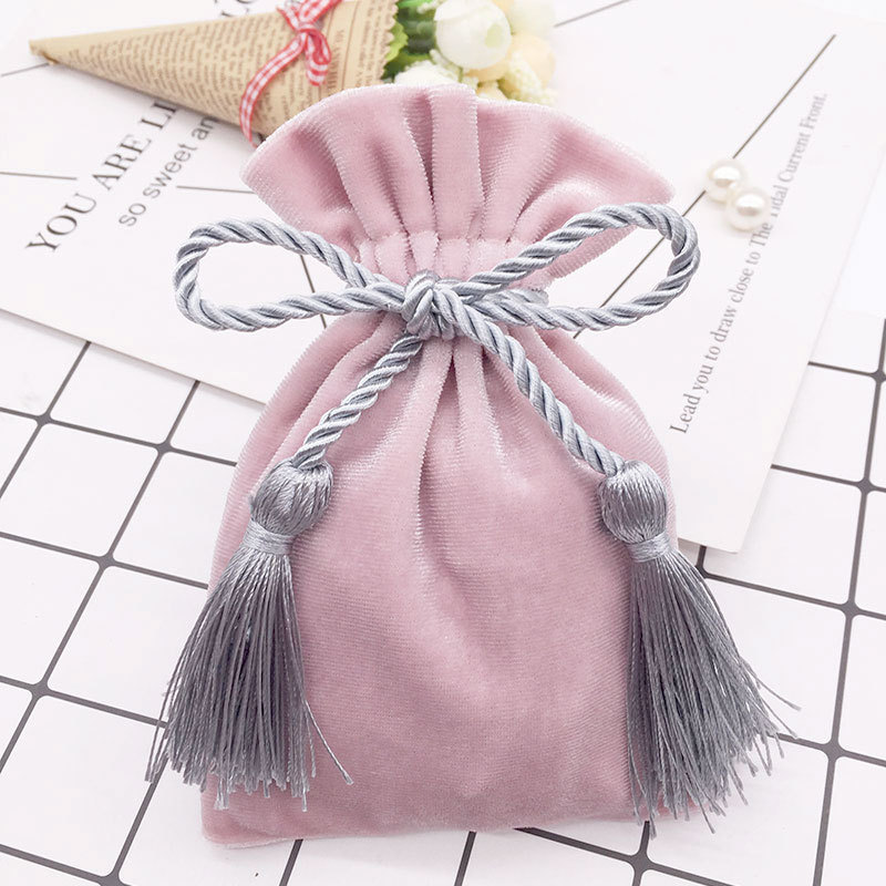 10pcs Gray Gold Velvet Bags With Tassel 11x15cm Purple Red Pouches Jewelry MP3 Packing Bags Christmas Candy Wedding Gift Bags T200602