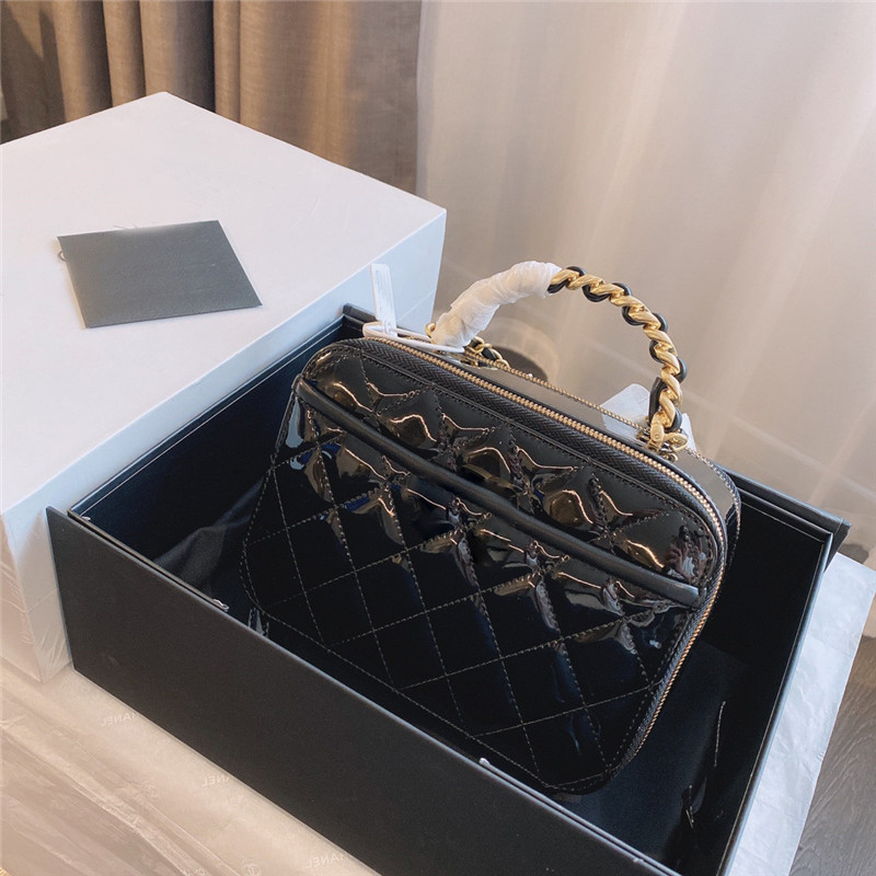 New Patent leather quilted high quality cosmetic bag solid color diamond pattern lady's handbag camera bag
New Patent leather quilted high quality cosmetic bag solid color diamond pattern lady's handbag camera bag