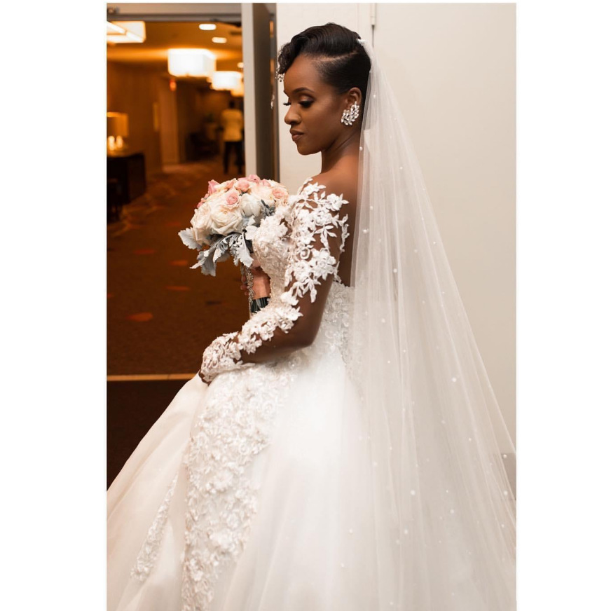 Luxury African Ivory Floral Lace A Line Wedding Dress Appliques Long Sleeve Sexy Backless Chapel Train Bridal Gowns Sheer Illusion Black Girl Wedding 
