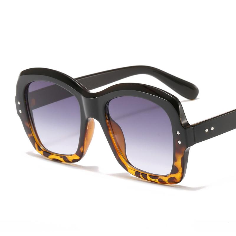 Sunglasses CLM Nail Lady Flat Top Eyewear Lunette Femme Women Rivet Sun Glasse UV400
Sunglasses CLM Nail Lady Flat Top Eyewear Lunette Femme Women Rivet Sun Glasse UV400