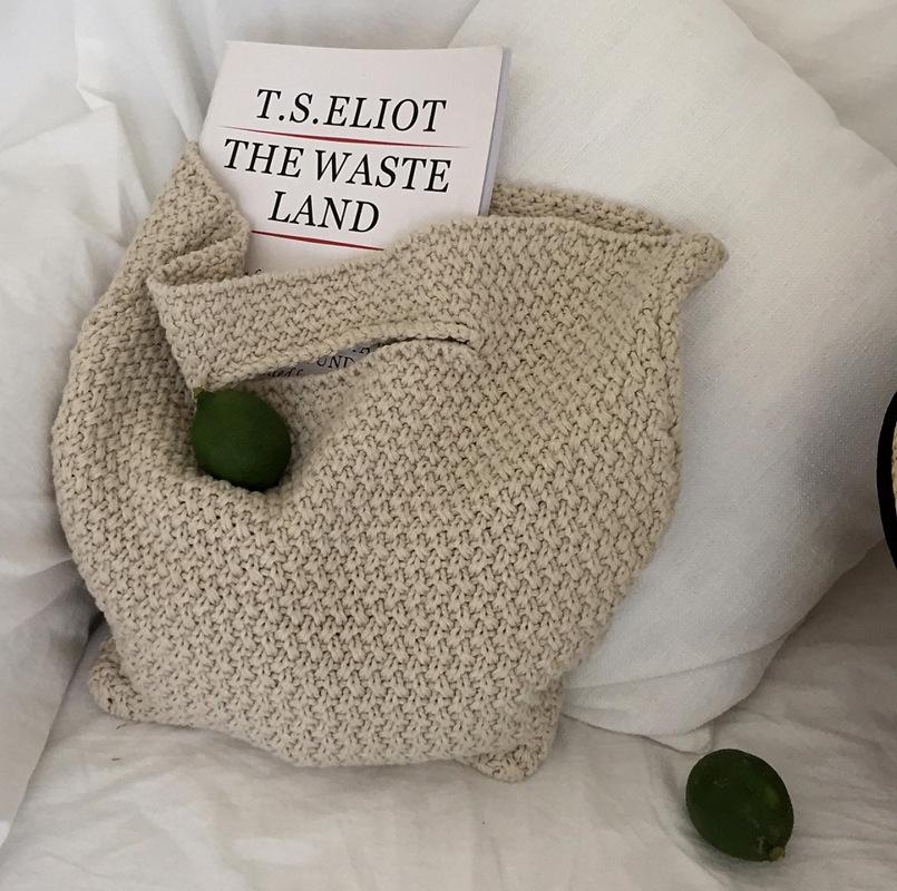 New retro Crochet Beach Shoulder Handbag Girls Summer Woven Hollow Out Hand Woven Totes Bag Women Hollow Knitting Handbag Bolsos
New retro Crochet Beach Shoulder Handbag Girls Summer Woven Hollow Out Hand Woven Totes Bag Women Hollow Knitting Handbag Bolsos