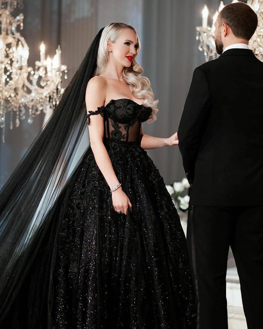 Black Fashion Lace Wedding Dresses Off The Shoulder Sweetheart Neck A E Backless Bridal Gowns Sequined Chapel Train Tulle Robe De Mari E