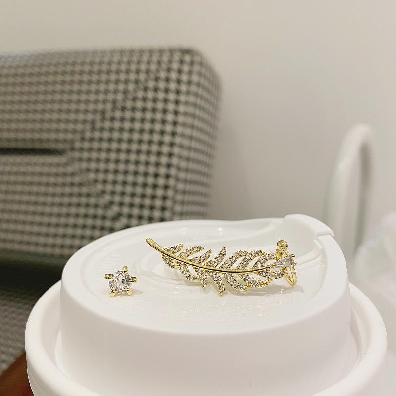 Stud Exquisite Zircon Asymmetrical Leaf Feather Ear Bone Earrings 14K Real Gold Plating Sweet Women's Wedding Party
Stud Exquisite Zircon Asymmetrical Leaf Feather Ear Bone Earrings 14K Real Gold Plating Sweet Women's Wedding Party