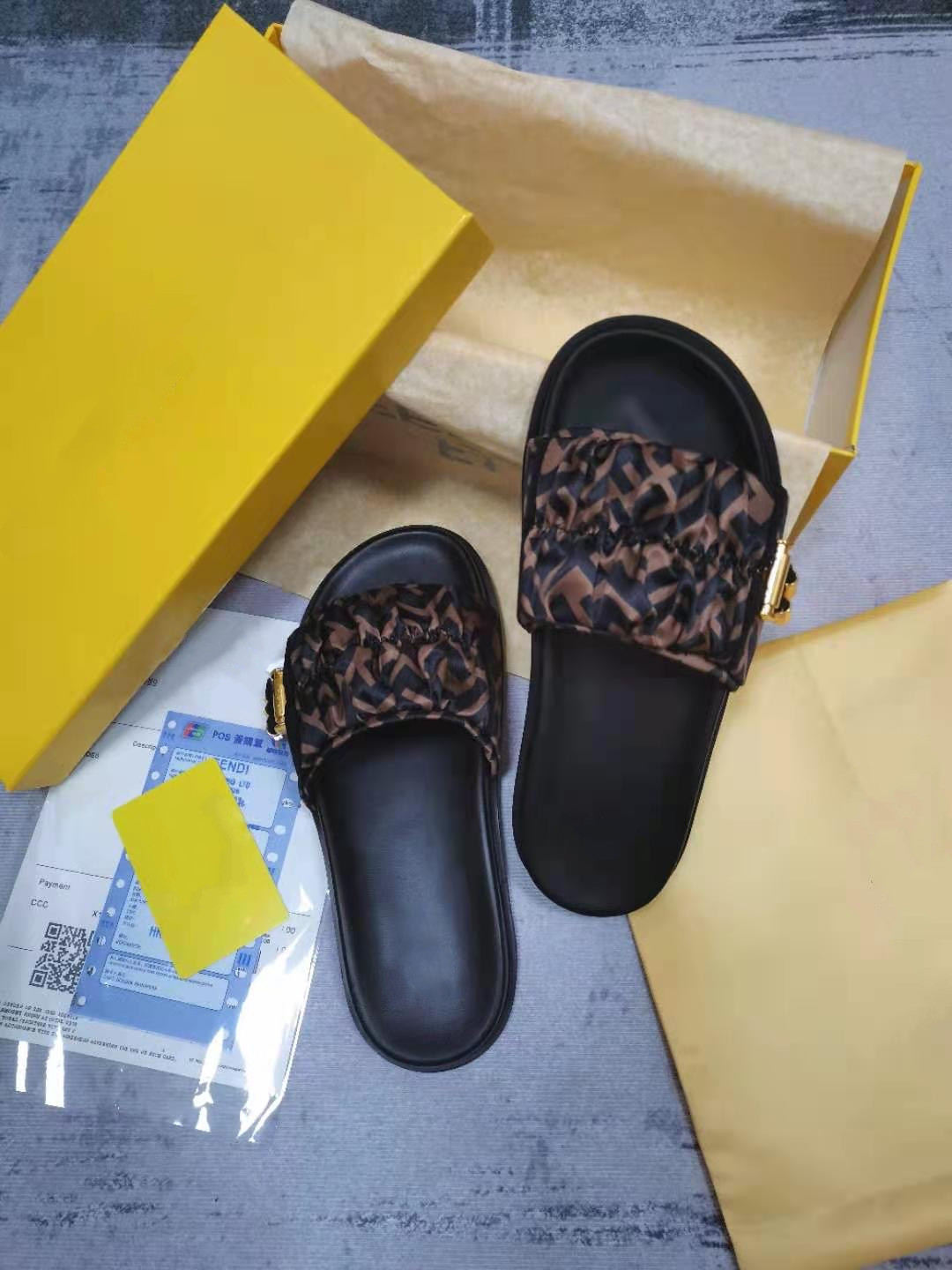 2022Hot Sale- Women Pool Pillow Womens Comfort designers Slipper luxurys Lady Nylon Brands Fashion Strap Mule Designer Men Leath, 01
2022Hot Sale- Women Pool Pillow Womens Comfort designers Slipper luxurys Lady Nylon Brands Fashion Strap Mule Designer Men Leath, 01